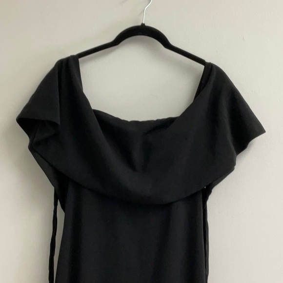 Badgley Mischka Black Off shoulder gown grommet - Picture 7 of 12